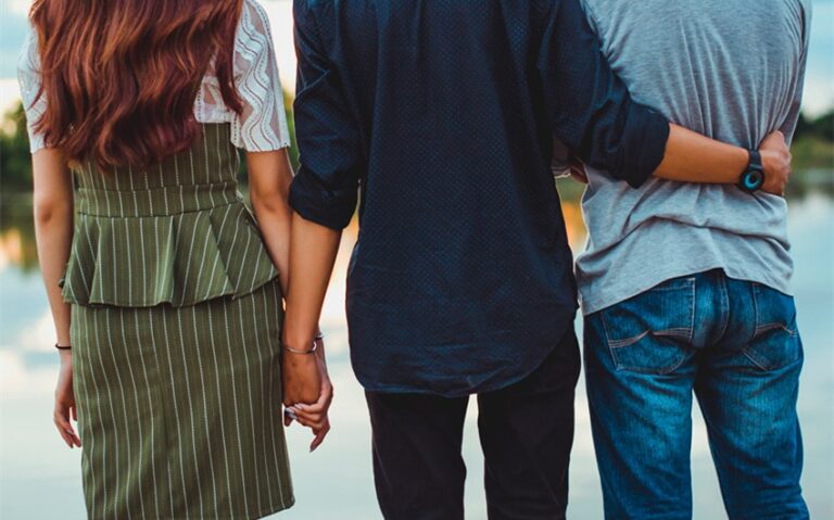 signs a guy is secretly gay