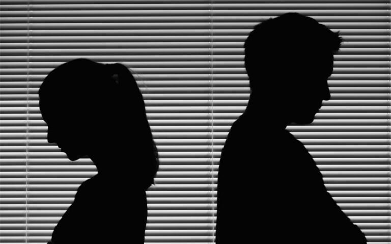 signs that your husband hates you